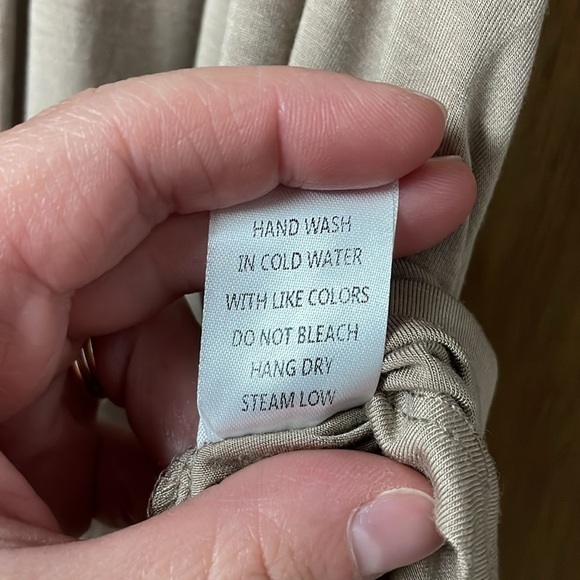 Allie Rose size Medium mocha color sleeveless blouse - Picture 5 of 6